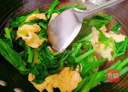 Illustration of how to make scrambled eggs with cabbage 9