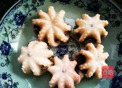 Illustration of how to cook cuttlefish in dry pot 4