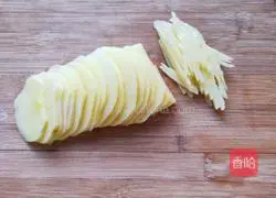 Illustration of how to make pepper and potato shreds 2