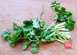 Illustration of how to make meat vermicelli 3