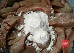 Illustration of how to make stir-fried kidney with pickled cabbage 10