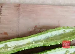 Bitter Melon Stir-fried Pork Slices Illustration 3