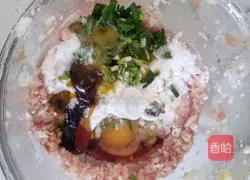 Illustration of making glutinous rice and lotus root meatballs 5