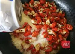 Illustration of how to make spicy crayfish tail 7