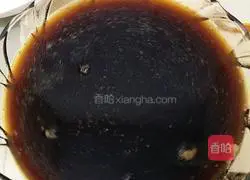 Illustration of how to make spicy pig trotters 3