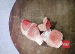 Illustration of how to make fried pork slices with king oyster mushrooms 1