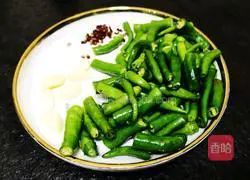 Illustration of how to make green pepper and spicy chicken 2