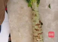 Illustration of how to make lettuce and fried meat slices 1