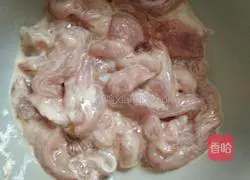 Illustration of how to make fried shredded pork with wild rice 3