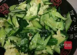 Illustration of how to make cucumber and scrambled eggs 12