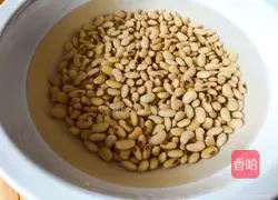 Soybean braised pig's trotters recipe 1