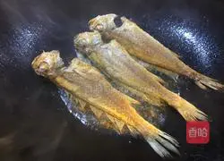 Illustration of braised small yellow croaker 5