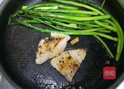 Illustration of how to make fried and juicy chicken breasts 4