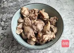 Illustration of how to make braised chicken with pink skin 2