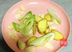 Illustration of braised chicken feet 2