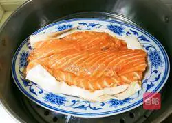 Salmon bones with chopped green onions Illustration of how to do it 13