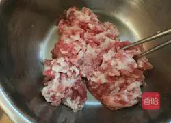 Illustration of how to make fried pork meatballs 1