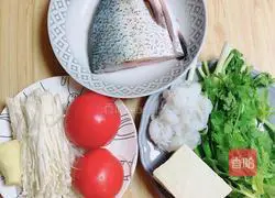 Illustration of how to make fish head stew with tomato sauce 1