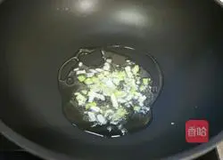 Illustration of how to make fried shredded eggs with garlic moss 3