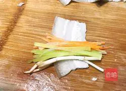 Sichuan - Illustration of how to make garlic white meat 10