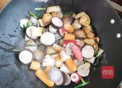 Illustration of how to make spicy hot pot with instant noodles seasoning 9