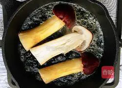 Illustration of how to fry matsutake mushrooms in butter 8