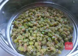 Illustration of how to make steamed dumplings with spiced green beans 11