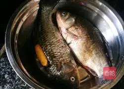 Illustration of braised crucian carp with tofu 3