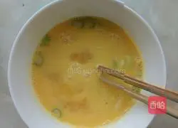 Illustration of how to make zucchini and scrambled eggs 2