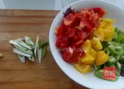 Illustration of how to make fried beef with colored pepper 6