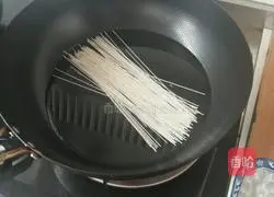 Illustration of how to make golden prawns wrapped around waist 5