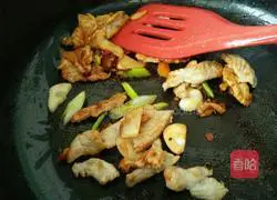 Recipe for spicy bean curd fried meat Illustration 6