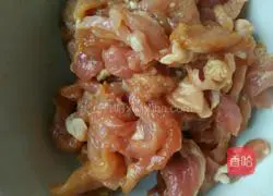 Illustration of how to make fried meat slices with snow peas 2