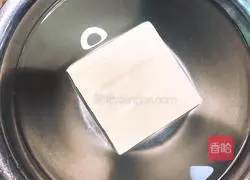 Illustration of how to make steamed tofu with scallops in drum sauce 3