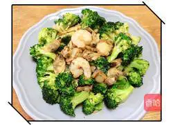Illustration of how to stir-fry seafood broccoli 11