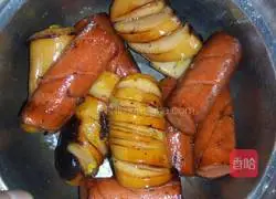 Illustration of how to make pan-fried sausage 3