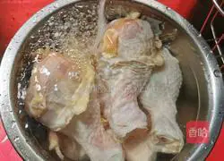 Illustration of how to make chestnut roasted chicken nuggets 5