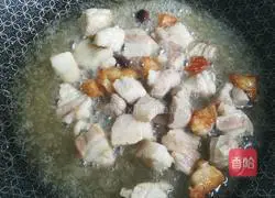 Illustration of how to make diced pork sauce for fried noodles 1