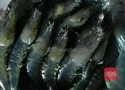 Illustration of how to make steamed grass shrimp 1