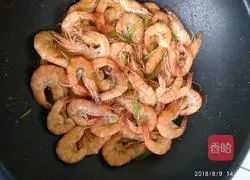 Illustration of braised shrimp in oil 4