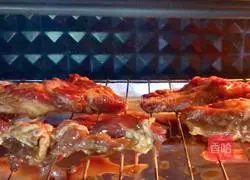 Guangdong - Illustration of how to make honey barbecued pork 9