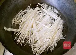 Illustration of how to make quail eggs stuffed with enoki mushrooms 2