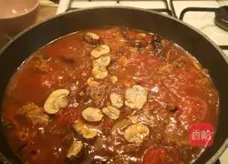 Illustration of how to make tomato beef brisket 8