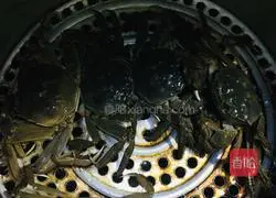 Illustration of how to make steamed rice field crabs 1