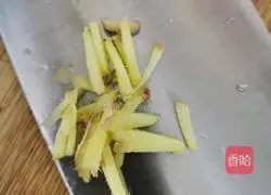 Illustration of home-cooked shredded pork with Beijing sauce 3