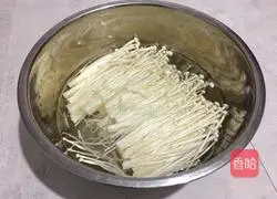 Illustration of how to make steamed shrimp with enoki mushrooms 3