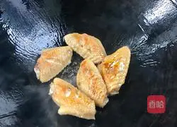 Illustration of how to cook chicken wings and winter melon 7