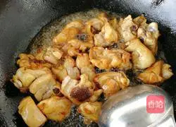 Illustration of braised chicken legs with potato chunks 5