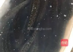 Illustration of how to make spicy boiled fish 1