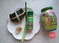 Illustration of how to make braised crab with wine 1